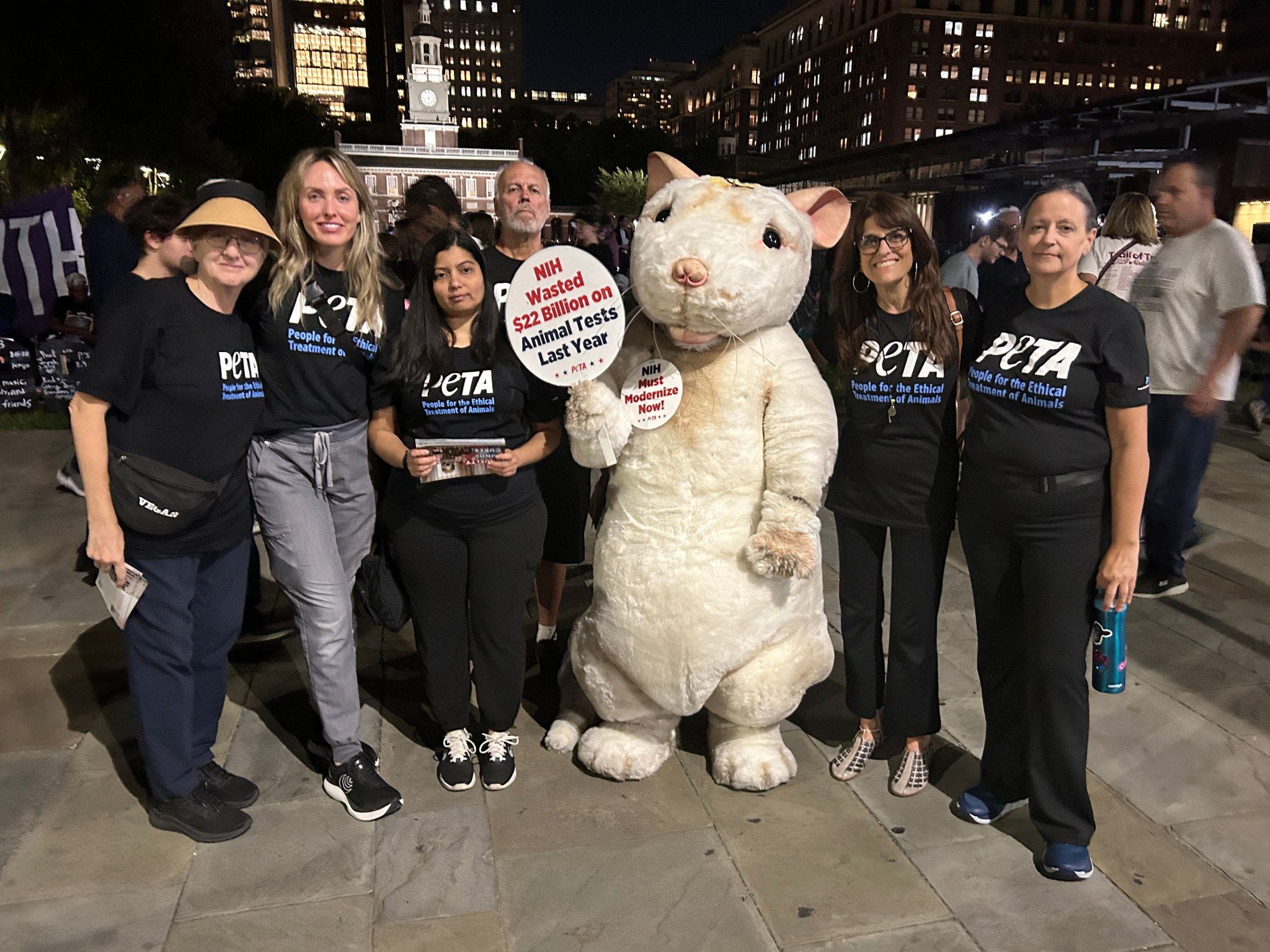 Giant PETA ‘Mouse’ Will Appear at VP Debate to Call Out Wasteful Animal