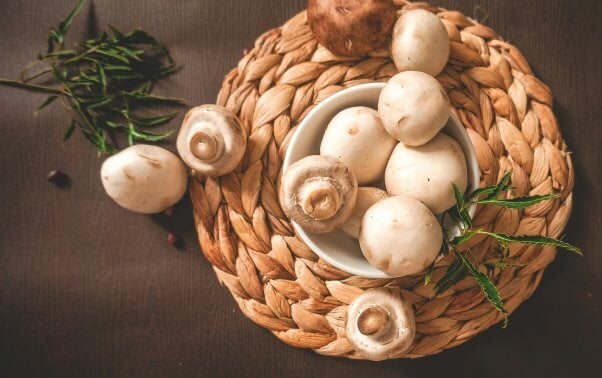 A bowl of white mushrooms