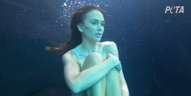 Lala Kent underwater
