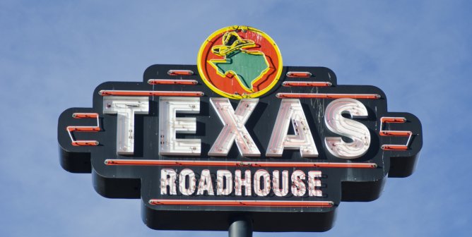 sign for texas roadhouse restaurant