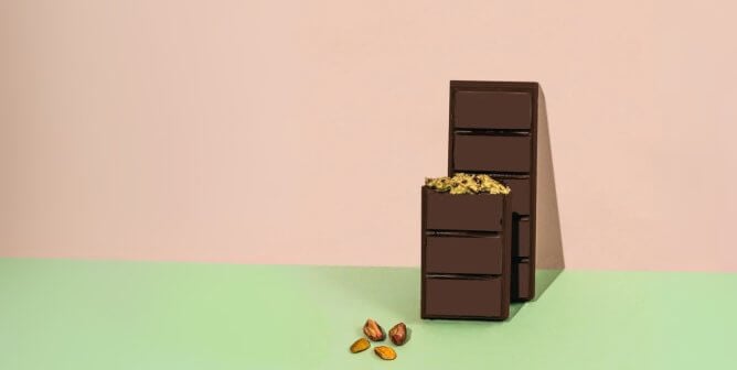 a vegan dubai chocolate bar