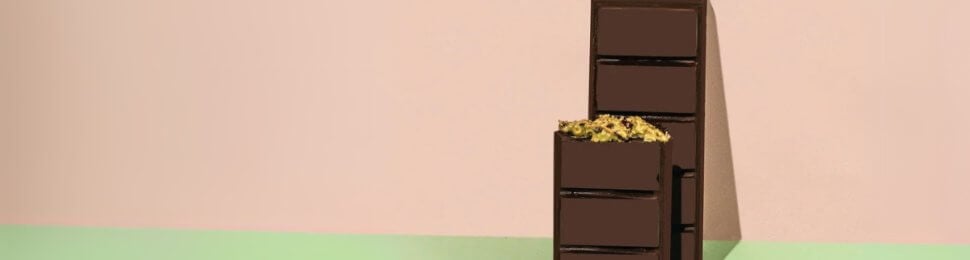 a vegan dubai chocolate bar