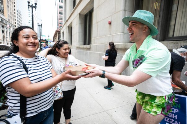 Lettuce lad gives out free pizza