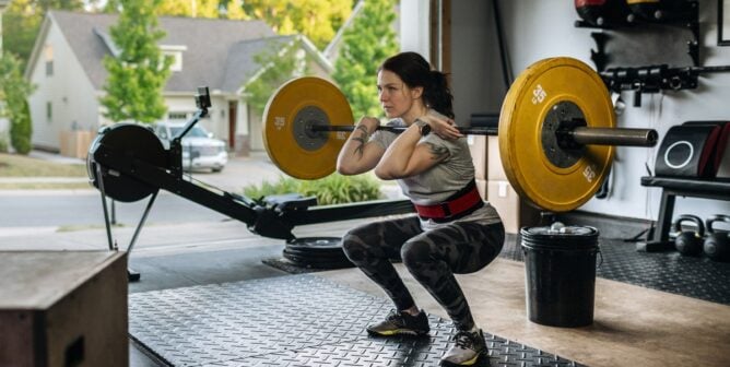 woman lifting heavy weights