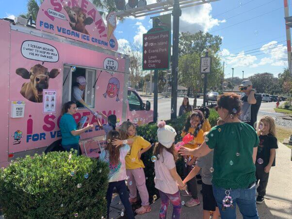 kids at peta iscream truck